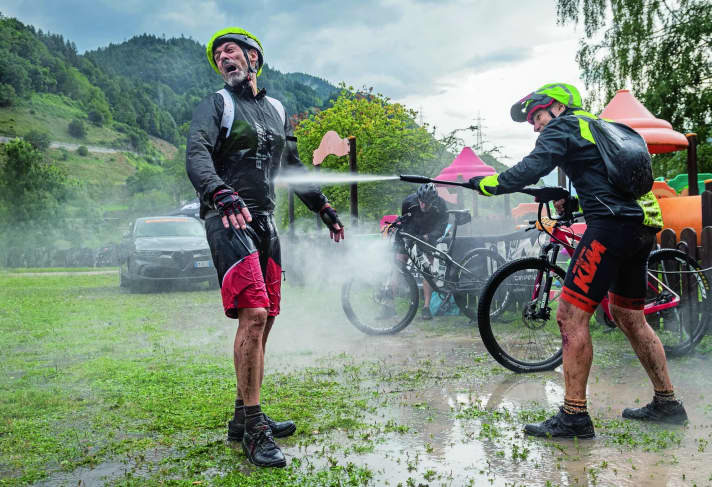 Der Waschplatz hat an allen drei Tagen des Festivals geöffnet – hier wird garantiert jedes Bike wieder sauber.
