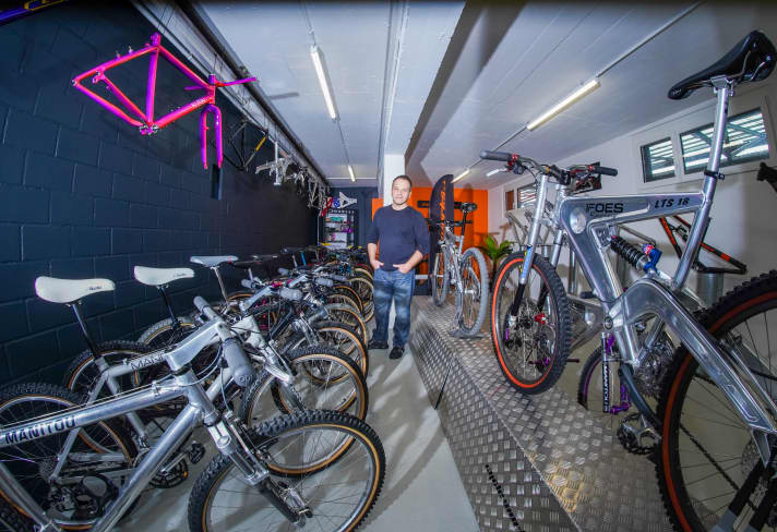 Die Ikonen der Neunziger sind meist in privater Hand. Der Schweizer Foes-Importeur Stefan Utz hütet eine beeindruckende Sammlung und zeigt sie gelegentlich auch.