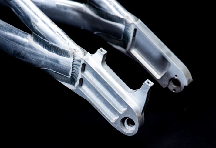   The complete main frame consists of welded aluminium tubes. The dropouts are CNC-milled.