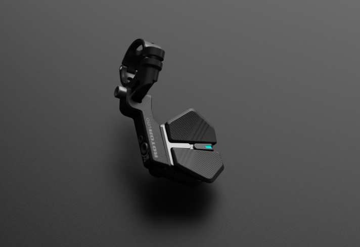 Le shifter a un design industriel anguleux typique de Rotor et fait office de cerveau du système.