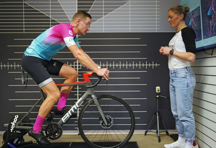 Uli Plaumann checks the optimised seating position once again