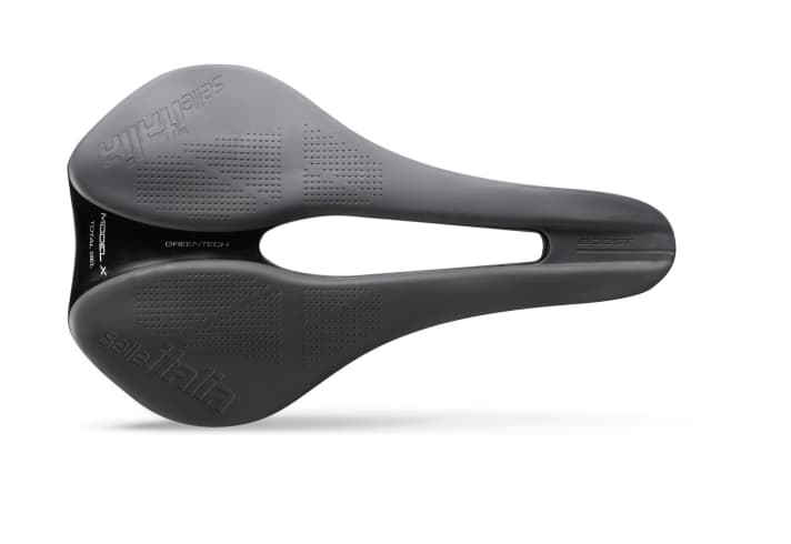   The X Green Superflow also scores points with its generous padding, which covers the entire surface of the shell and is antibacterial. The wavy shape of the shell is designed to provide stability and comfort even over long distances. In addition, the wavy shape of the saddle makes it suitable for bikers with strong back rotation of the pelvis, which is queried in the Selle Italia idmatch selection tool.