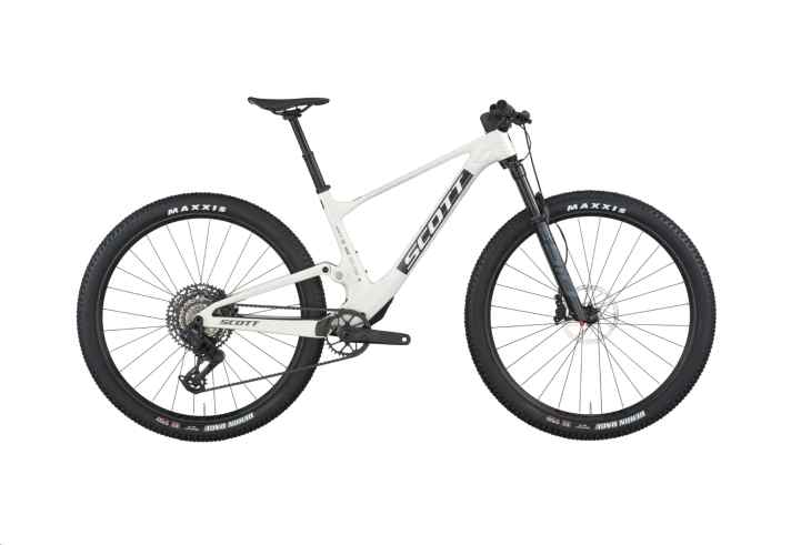 Versteckt ebenfalls den Dämpfer im Rahmen, wiegt aber 2 Kilo schwerer. Dafür kostet es auch "nur" 4599 Euro: das Scott Spark RC Team.