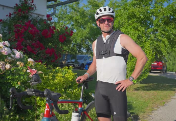 Travelling safely on two wheels with the Airding Compact.