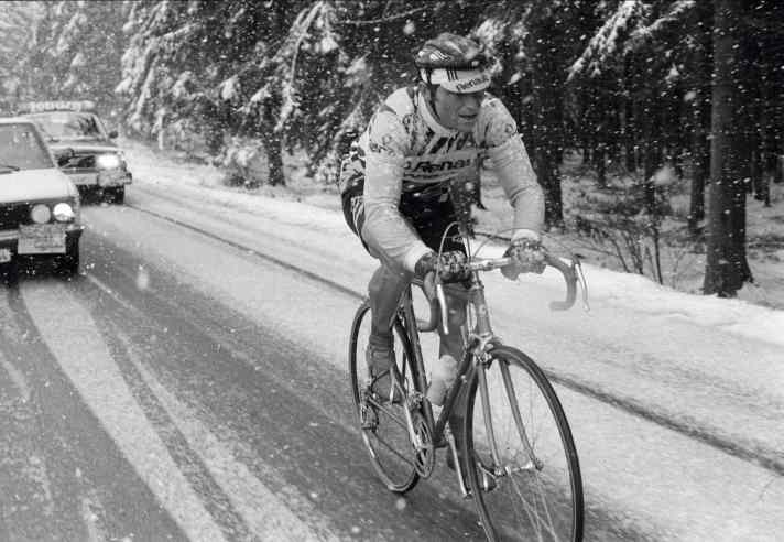 Harter Hund: 1980 gewann Bernard Hinault das Rennen im Schneetreiben; nur 21 von 174 Rennfahrern erreichten das Ziel.