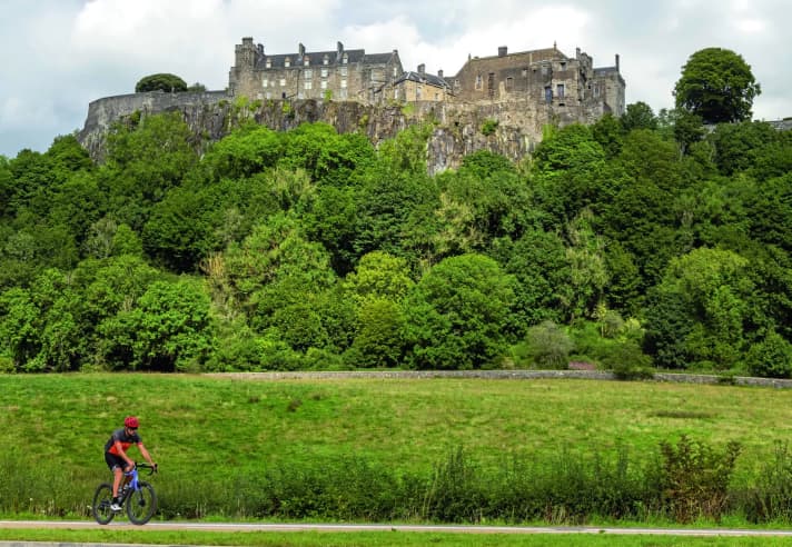 Subject: At the foot of mighty Stirling Castle, a cyclist feels very small.