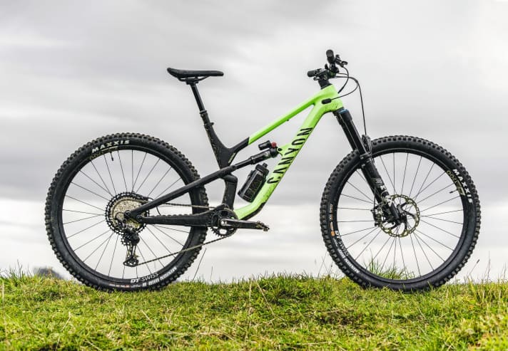 CANYON Spectral 29 CF 8.0 – 14,4 kg / 161/149 mm / 29" / 3999 Euro¹