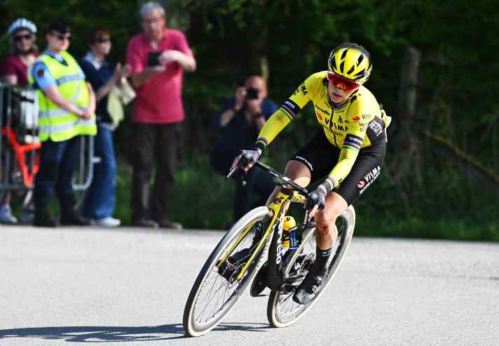 Pauline Ferrand Prévot mit Solofahrt