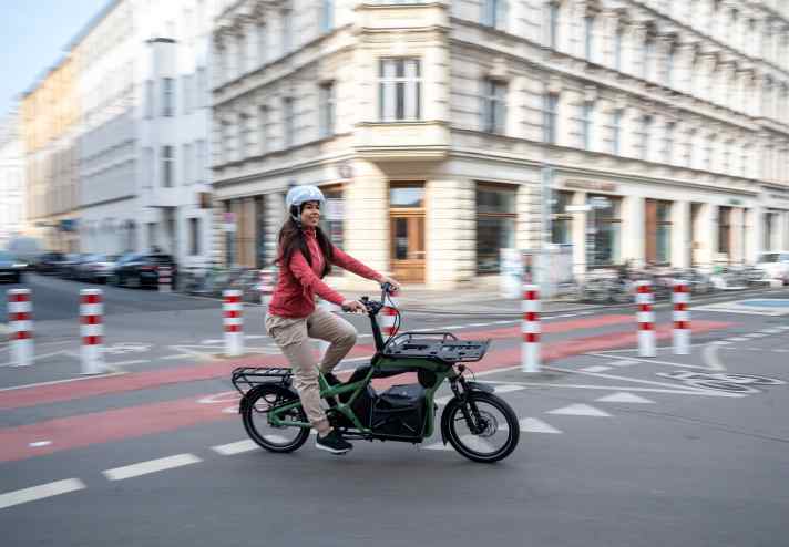Thanks to company bike leasing, a lot of commuter and inner-city traffic is redistributed from cars to bikes. In addition, company bike leasing is an important economic factor for the bicycle industry.