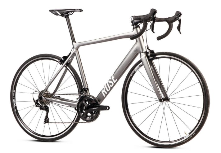   <a href="https://www.awin1.com/cread.php?awinmid=11768&awinaffid=471469&clickref=T+Rose+Pro+SL&ued=https%3A%2F%2Fwww.rosebikes.de%2Frose-pro-sl-105-2693206%3Fproduct_shape%3Dmatt%2Bsilvergrey" target="_blank" rel="noopener noreferrer">ROSE Pro SL - €1,199</a>*