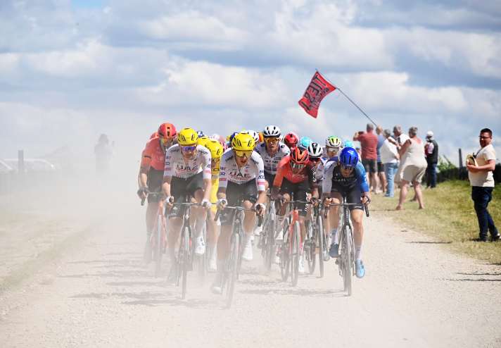 La 9ème étape du Tour de France s'est déroulée sur 32 kilomètres de terre.