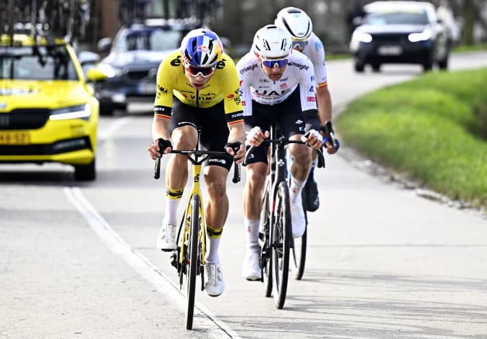 Wout van Aert und Tim Wellens duellierten sich lange Zeit bei Kuurne-Brüssel-Kuurne, letztlich siegte der Visma-Profi vor dem UAE-Kapitän.
