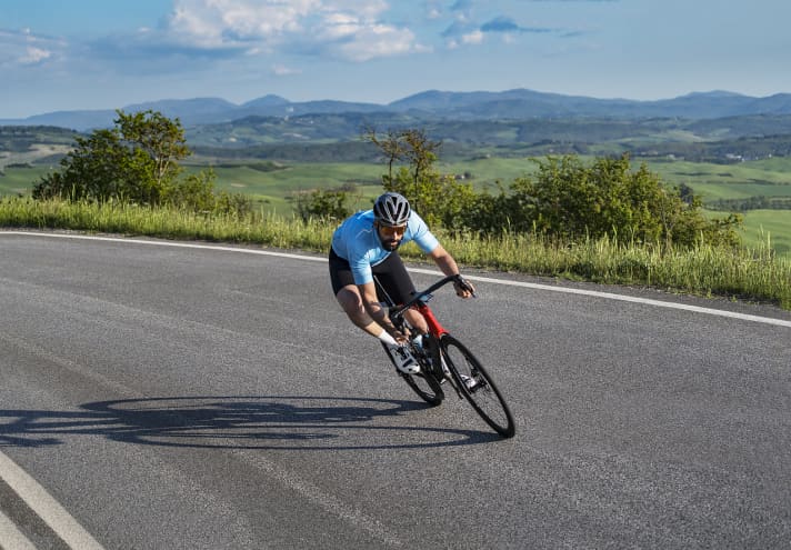 Avec de nouvelles métriques d'entraînement, le nouveau Garmin Edge 1040 donne des recommandations et des suggestions claires pour un entraînement adapté.