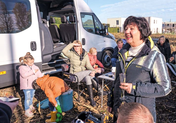 Familienfest: Die Kinder fahren Rennen, Eltern und Großeltern feiern den Nachwuchs