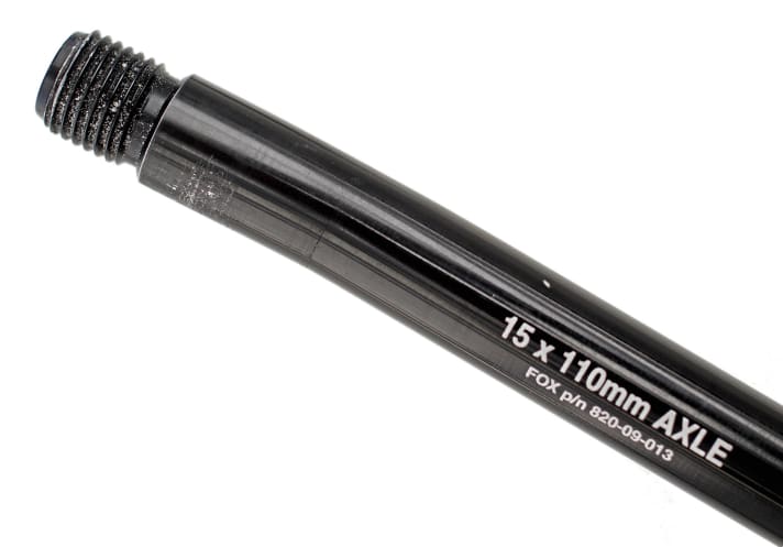   Scott Spark 700 Tuned Plus: bent thru axle