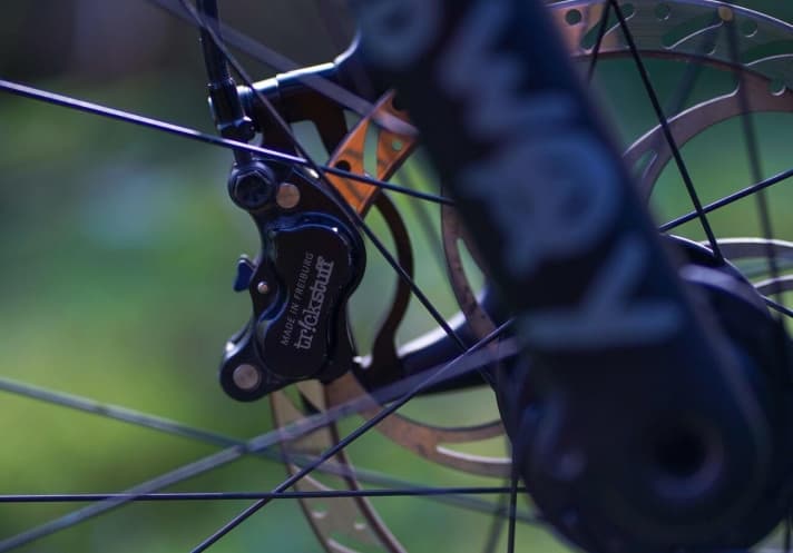   Filigree look, brute bite and made in Freiburg: the four-piston "Direttissima" stoppers from brake manufacturer Trickstuff have proven themselves over thousands of kilometres. Incidentally, the original version, once known as "The Cleq", was developed by former BIKE editor Christopher Hug.