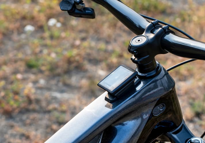   With the Kiox 300, Trek is also sticking to the display placement on the top tube. The screen is well protected here.