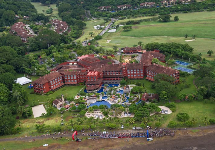   Der Start vor dem Hotel Marriot vom Helikopter aus.