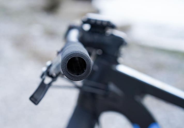   To find the optimum riding position for the altitude record, Kai Saaler relies on a three-dimensional biomechanics analysis. A total of eleven cameras measure the long-distance pro's body at the neuralgic points.