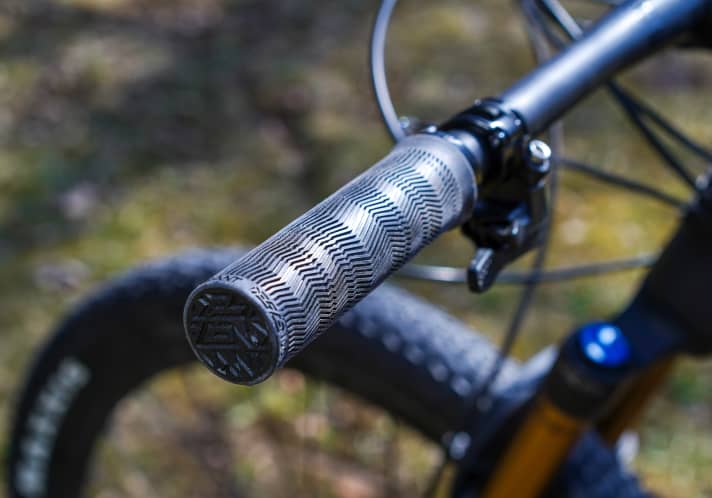   Geklemmt werden die 100 Gramm schweren Griffe mit einer Schelle an der Innenseite.