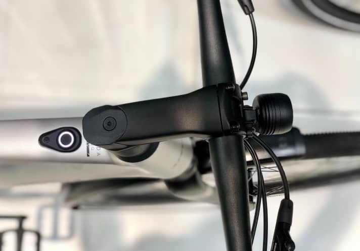 Nur ein leuchtender Ring. Kein zusätzlicher Schalter oder Display stören die cleane Optik des Cockpits an den E-Strada-Modellen von Stevens.