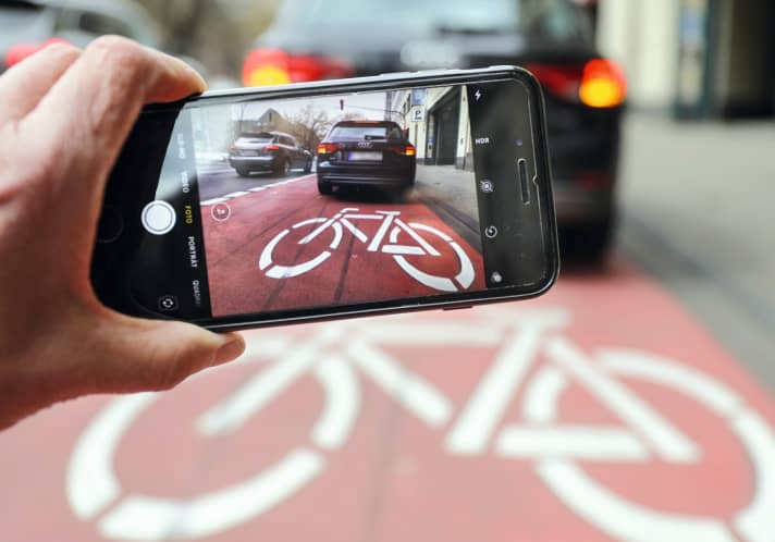 Anyone travelling in the city often encounters situations like this