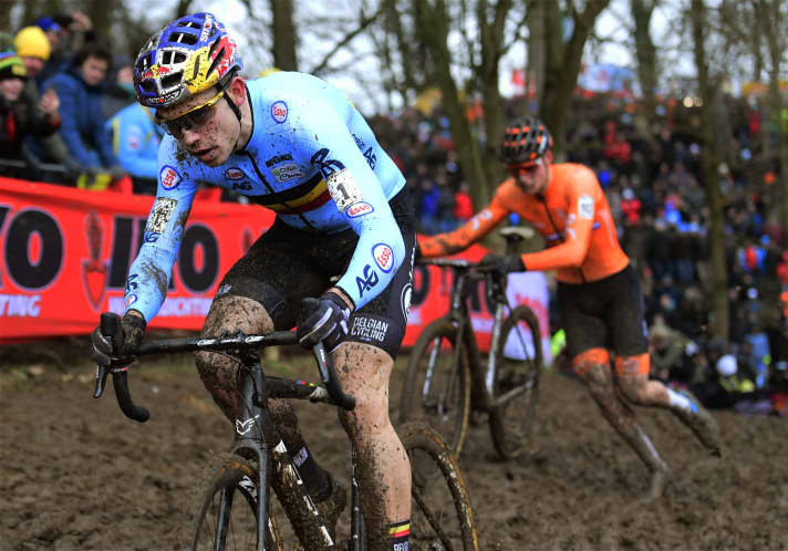 Bereits in den Juniorenklasse entwickelte sich eine Rivalität mit Wout Van Aert (vorne), die sich bei der Elite fortsetze.