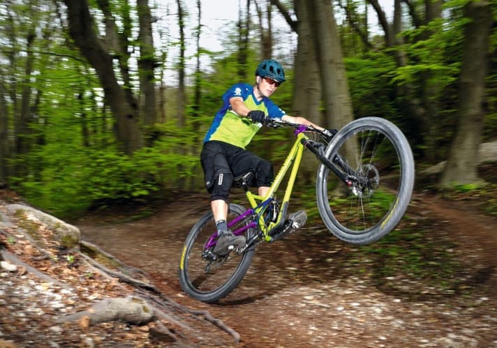 With their suspension rear triangle, fullys allow for a fast riding style on technically demanding trails. A hardtail is less fun on rough terrain.
