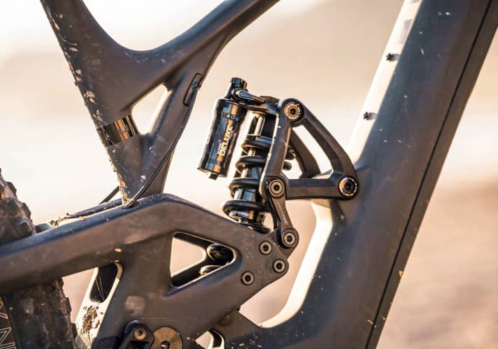 2: Die Kinematiken von Pivot (Bild 3 unten) und Evil (im Bild) stammen aus der Feder von Suspension-Guru Dave Weagle, übrigens der Gründer von Evil Bikes.