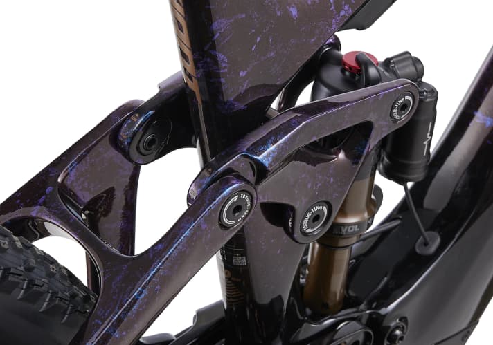 The geometry of the Giant Trance Elite can be fine-tuned using the flip chip in the shock rocker.