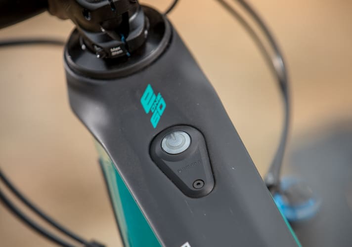   In the carbon top tube of the eOne-Sixty sits a slim Shimano switch that brings the Steps system to life.