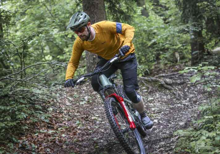 With a wide adjustment range and plenty of support, the Zeb should make fast enduro riders and park fans happy.