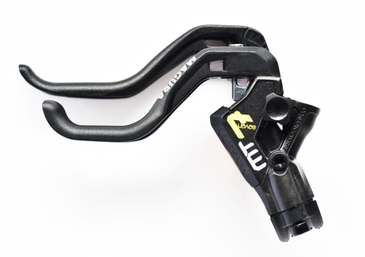   A comparison of the standard lever and the 1-finger lever: the more pronounced curvature and shorter length are particularly noticeable.