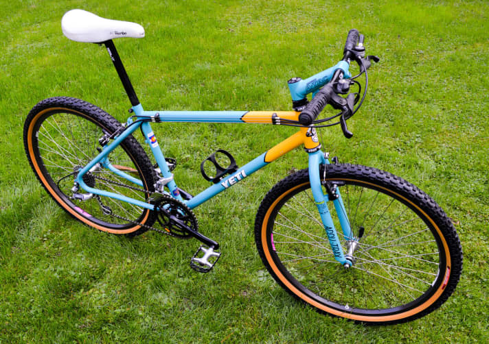 Yeti Sherpa, the more affordable way to drive a Yeti in the mid-nineties. This 96 model was Christian's first Yeti ever. Similar to the F.R.O. Pro steel frame, 16 inches, classically built with Shimano XT.