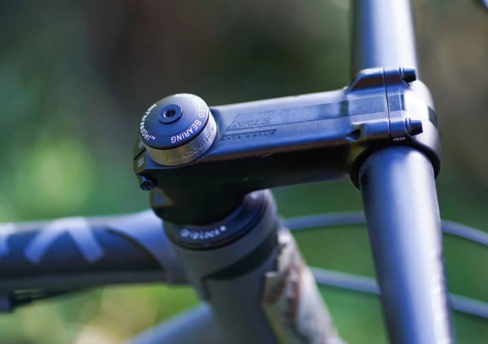   Top workmanship, fair prices: Scott's own brand Syncros offers a wide range of first-class accessories. The stem from the XR 1.5 line looks stylish, is solidly made and costs just under 60 euros.