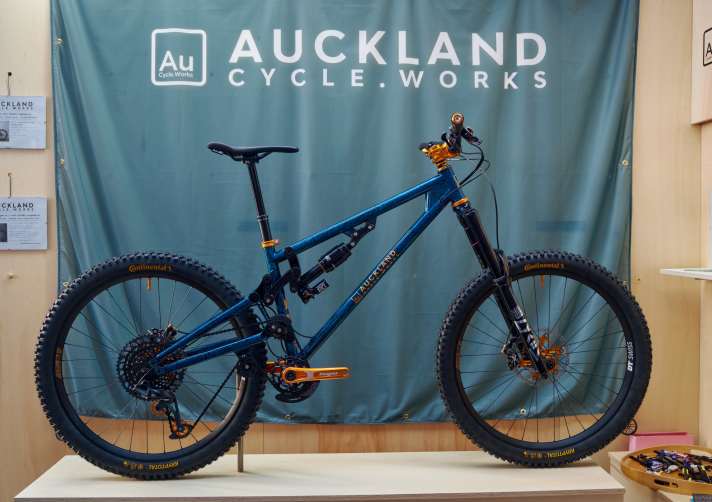 New and patented suspension system from the UK: KOLARP is the name and comes from Auckland Cycle Works, here on the Marra.