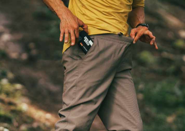 Maloja Enduro Hose: Genau, da kommt das Telefon rein, doch wo ist der Reißverschluss?