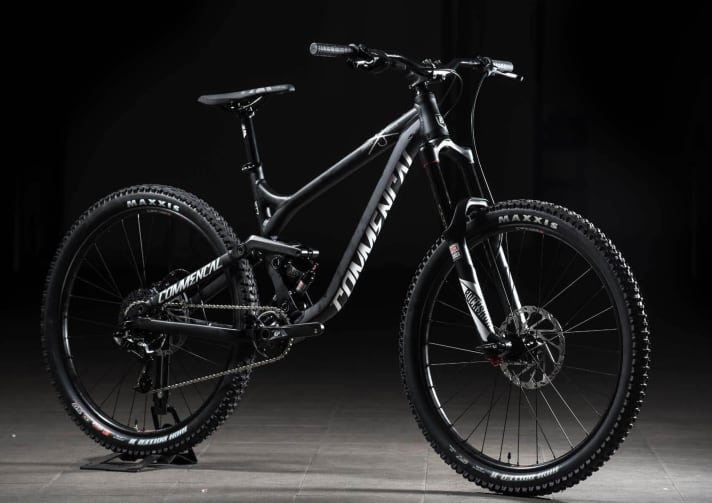   The Commencal Meta SX V3 offers good equipment at a fair price - typical for mail order bikes.