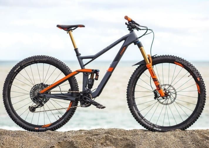   Das neue Cube Stereo 150 29 TM. Das Top-Modell kostet 4499 Euro. Dafür gibts ein Top-Fahrwerk, Super-Gravity-Reifen und eine 1x12-Schaltung. Perfekt für Enduro-Racer.