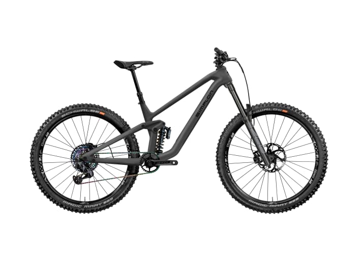   With a modern and smooth-running geometry and 170/165 millimetres of travel, the Rapcon is ready for proper enduro trails. 