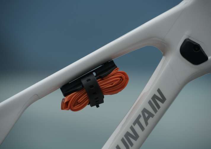 Das neue Element bietet nicht nur Platz für zwei Flaschen, sondern auch Ersatzmaterial.