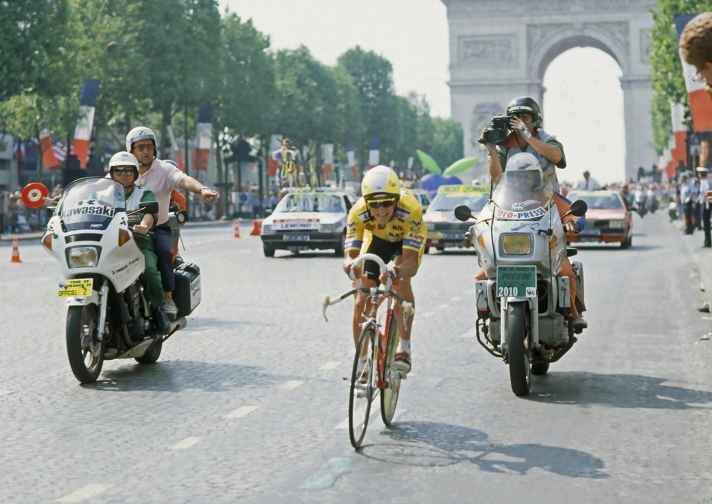 Legendär: Im abschließenden Zeitfahren der Tour de France 1989 wandelt der US-Amerikaner Greg LeMond seinen Rückstand auf Laurent Fignon in acht Sekunden Vorsprung um und gewinnt die Tour.