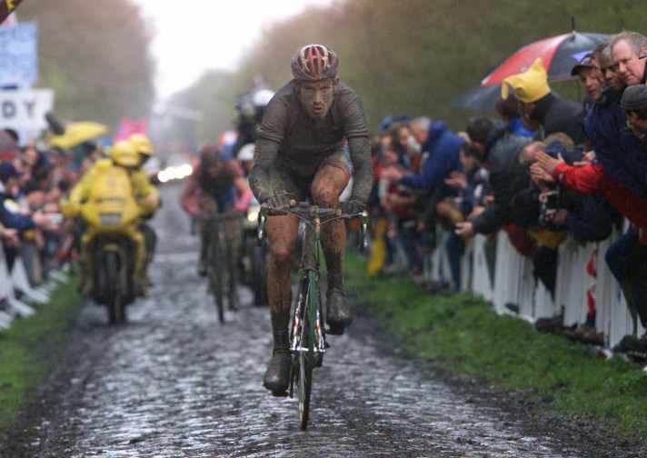  | He knows what awaits his professional cyclists in "hell". Today's team boss George Hincapie at Paris-Roubaix 2001, a particularly muddy edition