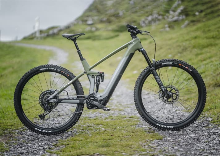 Unser erstes Testbike mit dem neuen Bosch Performance Line CX und 750er Akku - Cubes Stereo Hybrid 140 TM - erkletterte mit Prototypen-Software sogar 2050 Höhenmeter. Serienbikes liegen eher um 1850 Höhenmeter.
