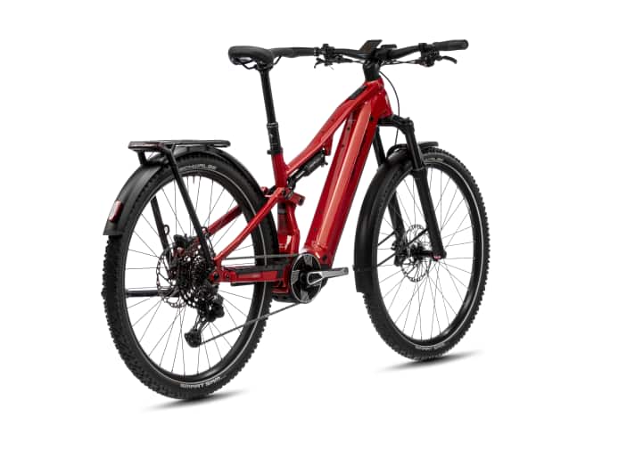 Everyday equipment as standard: pannier rack with integrated rear light, kickstand, mudguards and Lezyne spotlight.