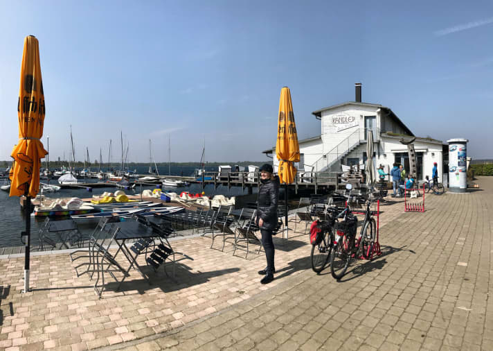 Beach feeling almost in the centre of the city: Pier 1 on Lake Cospuden.