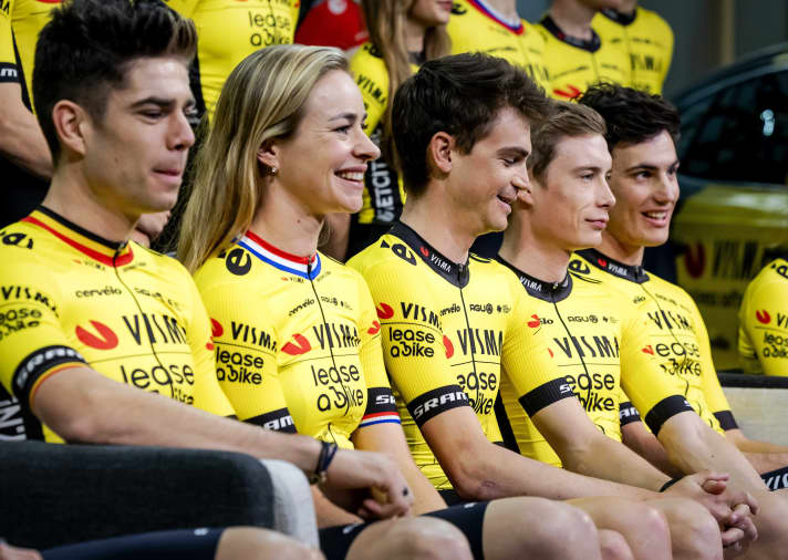 The professionals from Visma | Lease a Bike with the new jersey