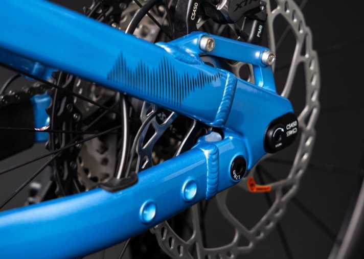 The bike can be adapted to 27.5 or 29er rear wheels using the flip chip on the rear triangle.