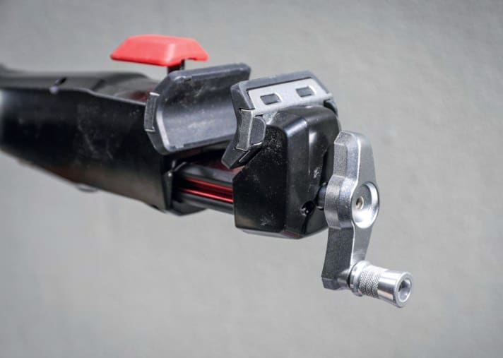 Super-praktisch: Einhand-Verschluss mit Kurbelfunktion