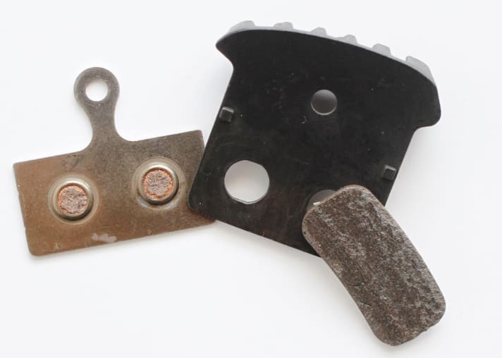   The friction lining can detach from the backing plate and fall out of the brake.